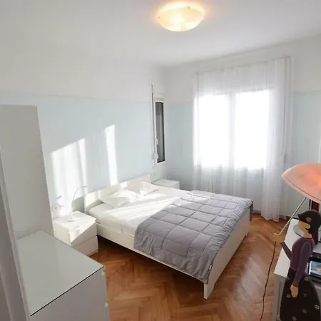 Spacious & Sunny Kolonaki 5 Mins Metro/acx3/1.5 Bt Apartment Athens